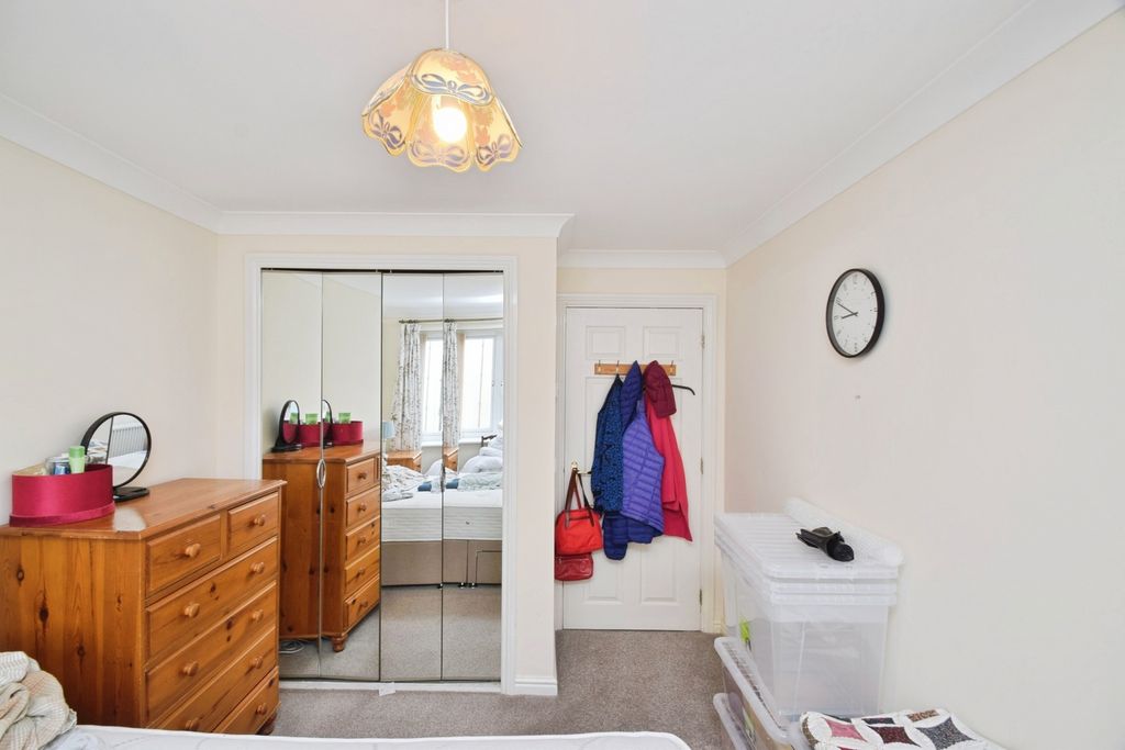 1 bed flat for saleCwrt Hywel, Gorseinon SA4 photo 5