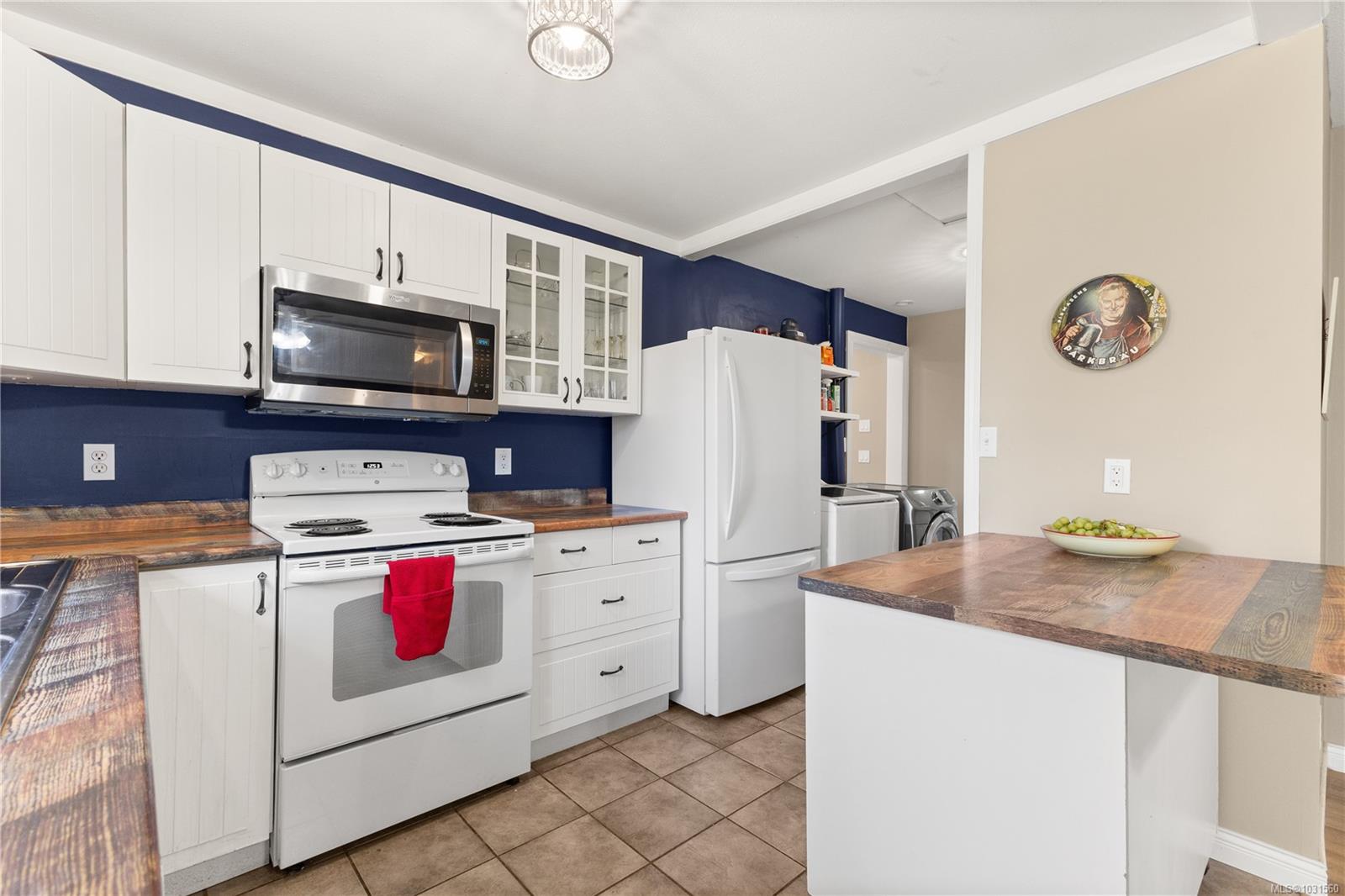 Additional image 3 of 2391 Tull Avenue, Courtenay, BC, V9N 7S1