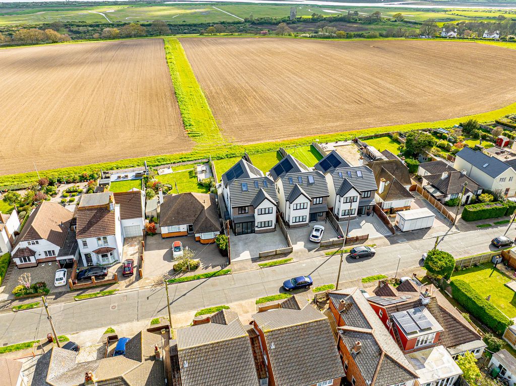 4 bed detached house for saleCastle Road, Benfleet SS7