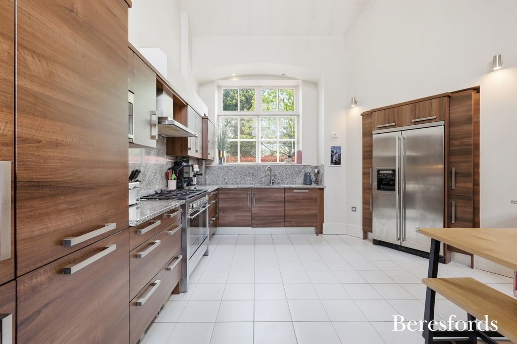 Additional image 6 of 3 bed flat for saleAcademy Square, Gidea Park RM2