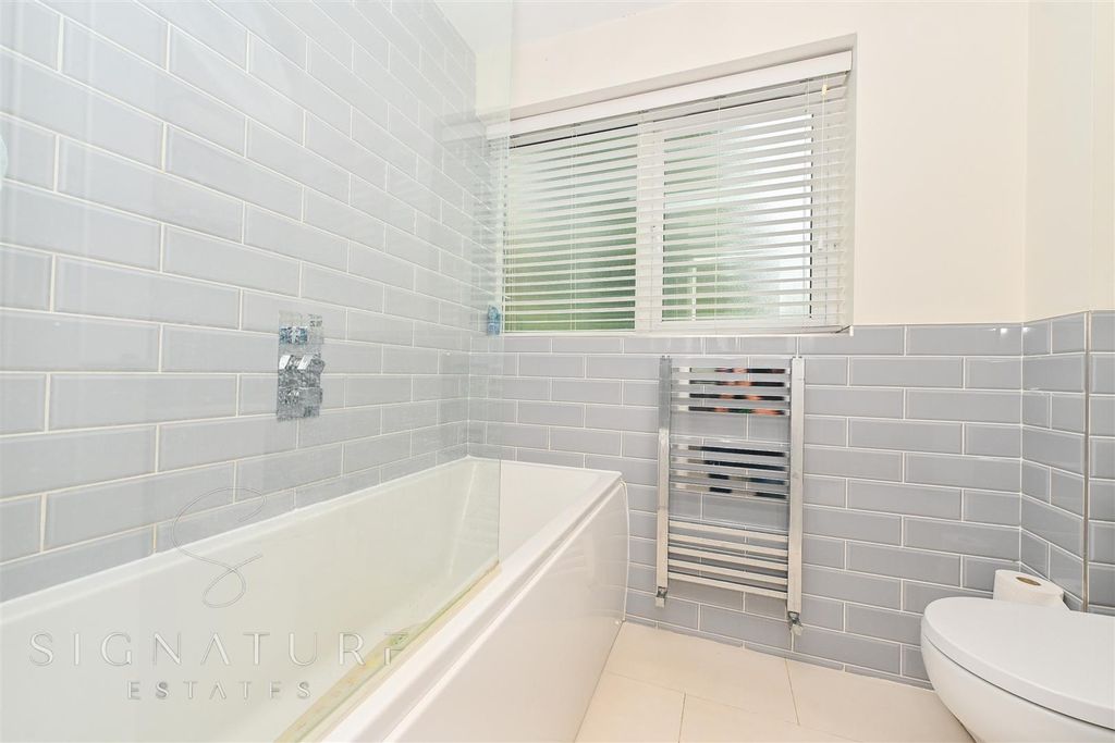 Additional image 9 of 4 bed town house for saleSt. Lawrence Close, Abbots Langley WD5