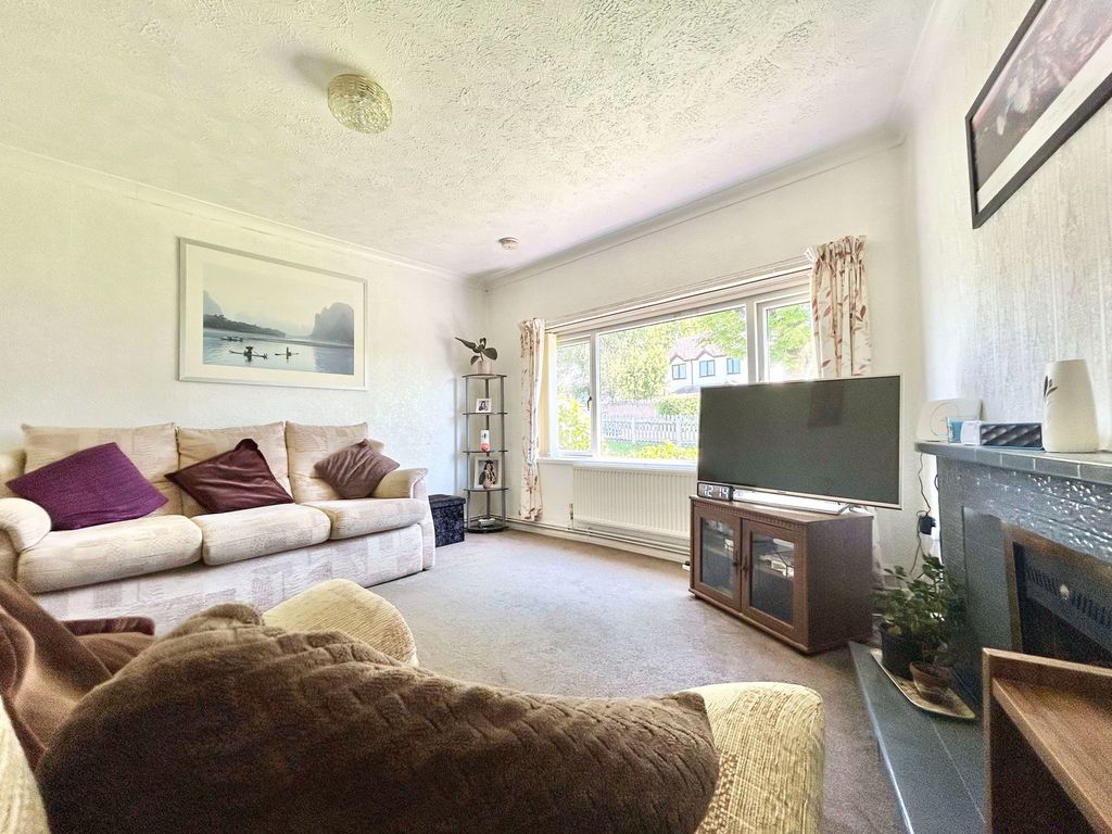 2 bed flat for saleGorlan, Conwy LL32 photo 4