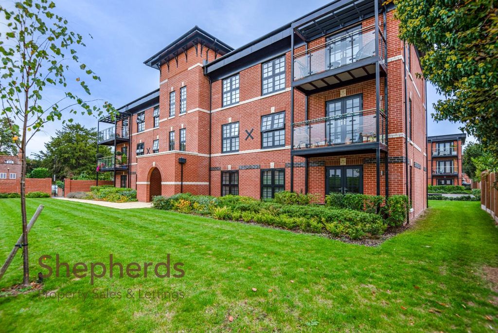 2 bed flat for saleBadgers Walk, Broxbourne EN10