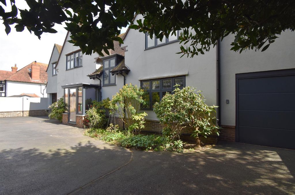 Additional image 40 of 6 bed detached house for saleSutherland Avenue, Bexhill-On-Sea TN39