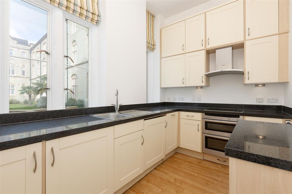 Additional image 4 of 3 bed flat for saleFairfield Hall, Kingsley Avenue, Fairfield SG5