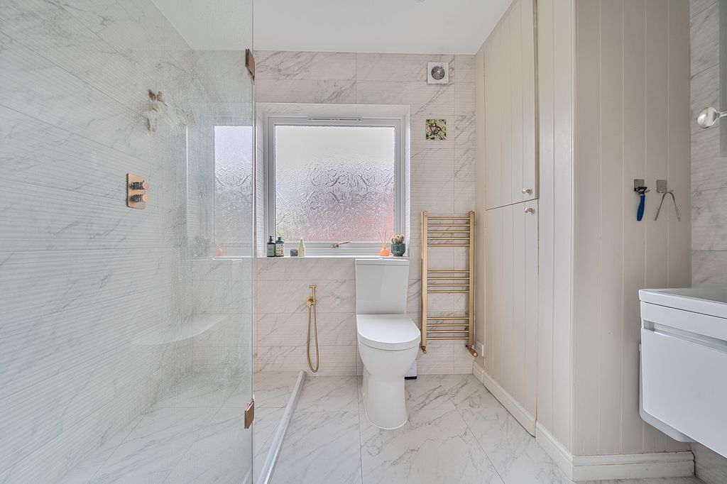 Additional image 8 of 5 bed detached house for saleMillshot Drive, Amersham HP7