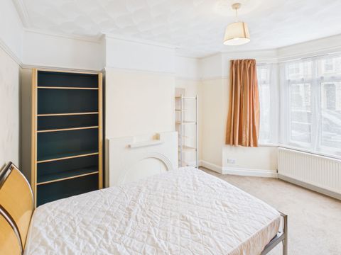 Room 1, Divinity Road OX4, Room to rent