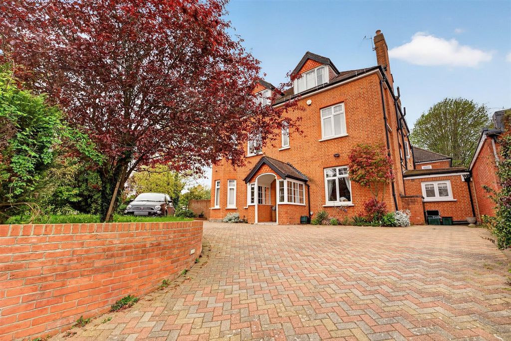 6 bed detached house for saleGarden Road, Bromley BR1