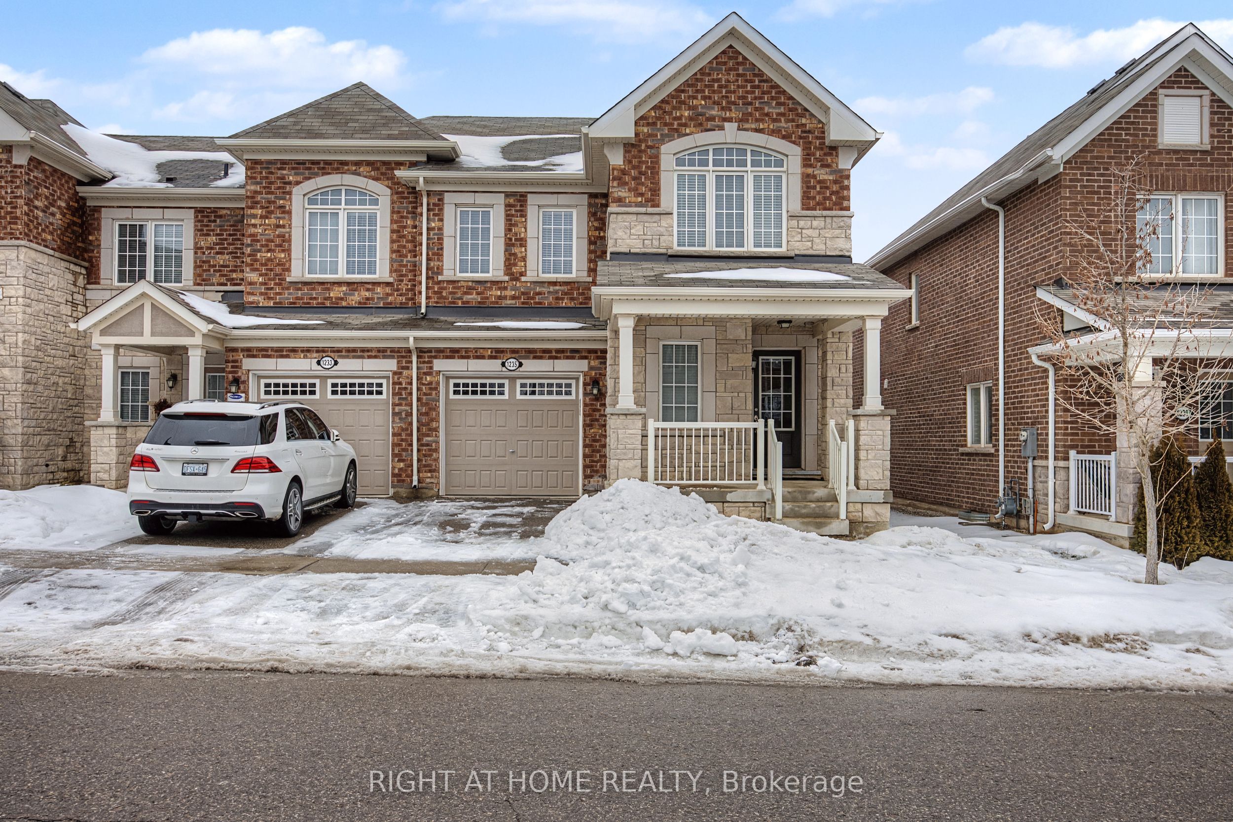 1235 Mulroney Heights, Milton, ON, L9E 1G1 photo 3