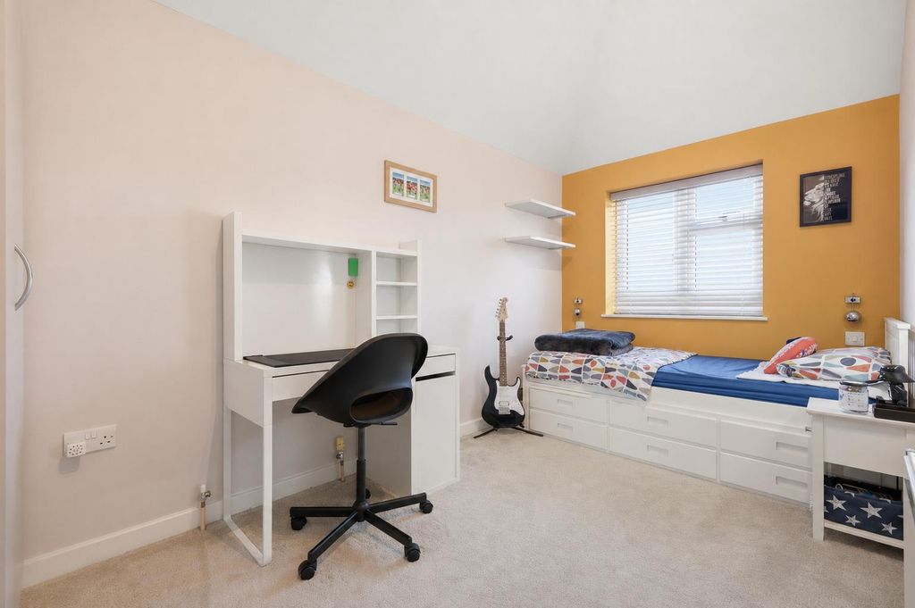Additional image 21 of 4 bed semi-detached house for saleWestbury Lane, Buckhurst Hill IG9