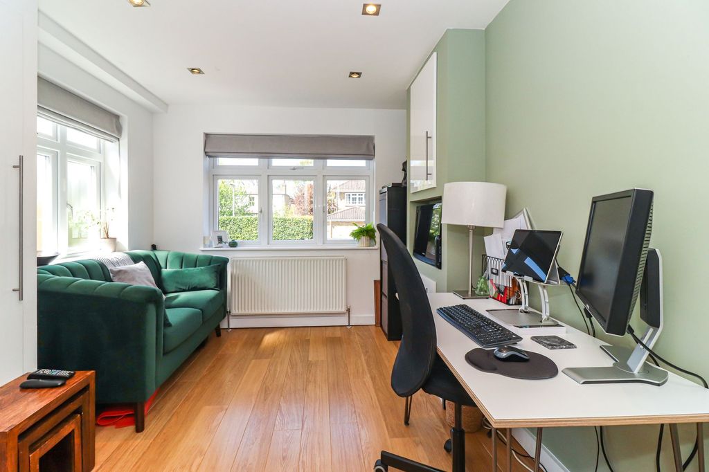 Additional image 25 of 5 bed property for saleAbbots Road, Abbots Langley WD5