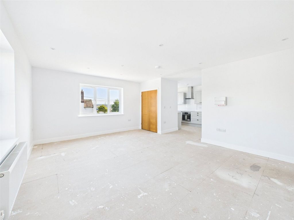 2 bed flat for saleKillerton Road, Bude, Cornwall EX23 photo 2
