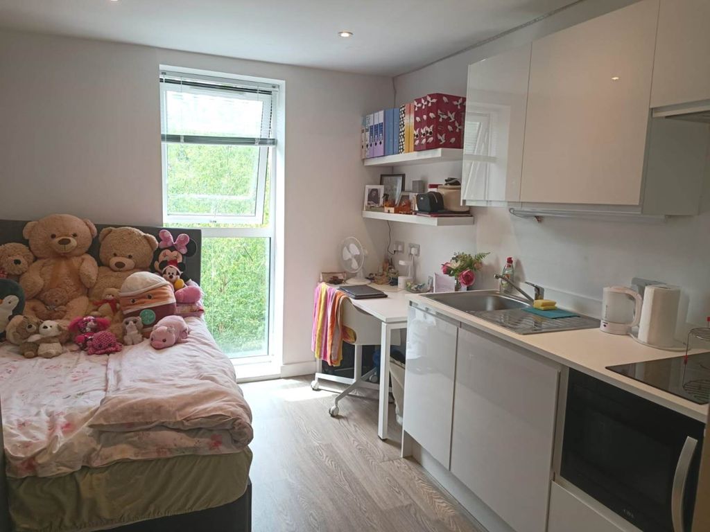 Additional image 2 of 1 bed flat for saleLondon Road, Newcastle Under Lyme ST5