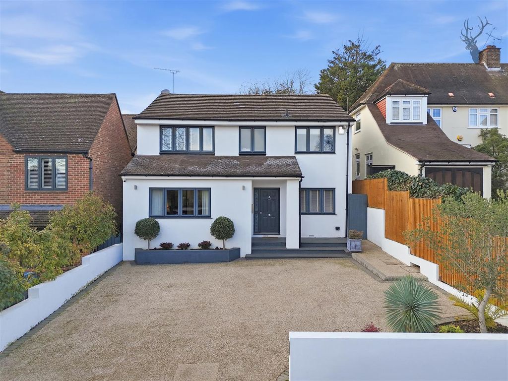 4 bed detached house for saleRussell Road, Buckhurst Hill IG9