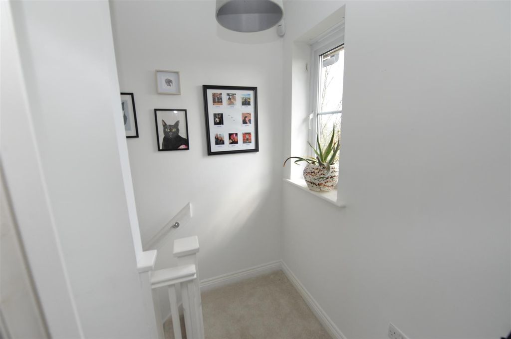 1 bed flat for saleLonglands, Idle BD10 photo 4