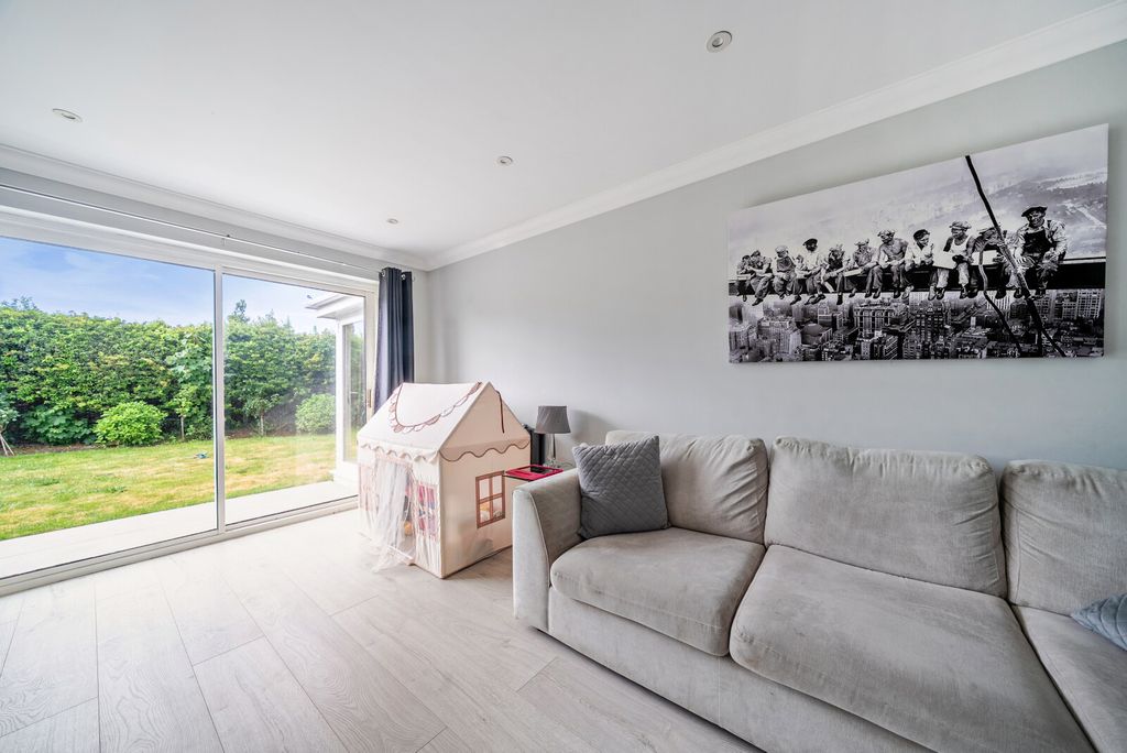 Additional image 12 of 4 bed bungalow for saleMeadow Way, Addlestone KT15