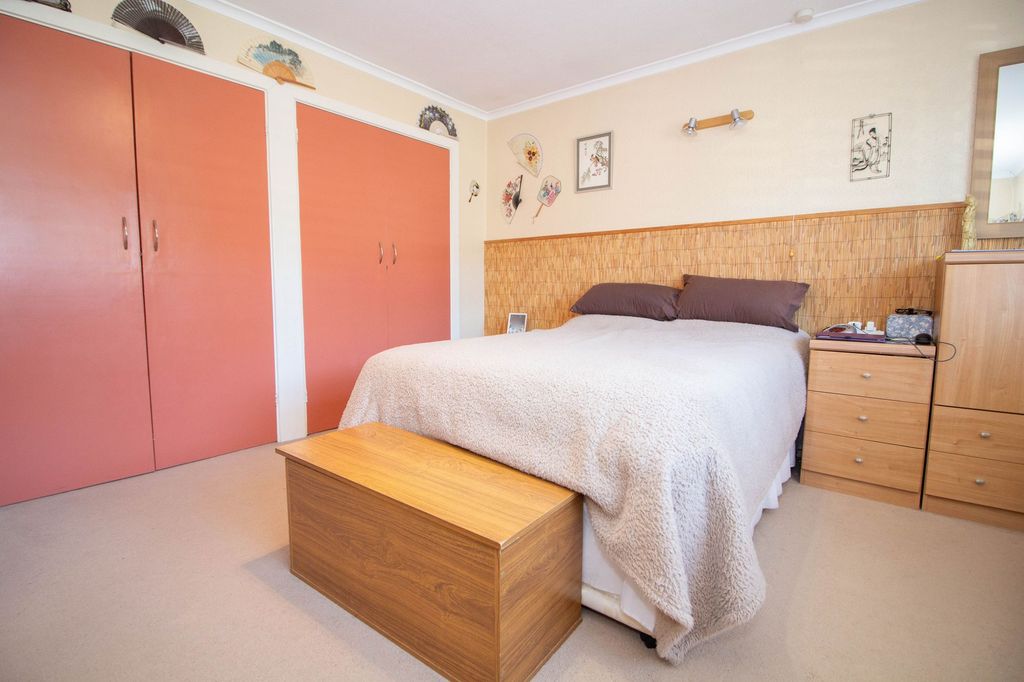 Additional image 14 of 4 bed terraced house for saleOn The Hill, Carpenders Park, Watford WD19