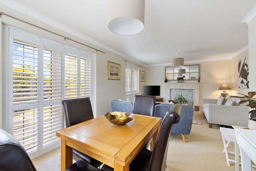 3 bed flat for saleGround Floor Garden Flat, Tithe Barn Court, Aldwick Bay Estate PO21 photo 4