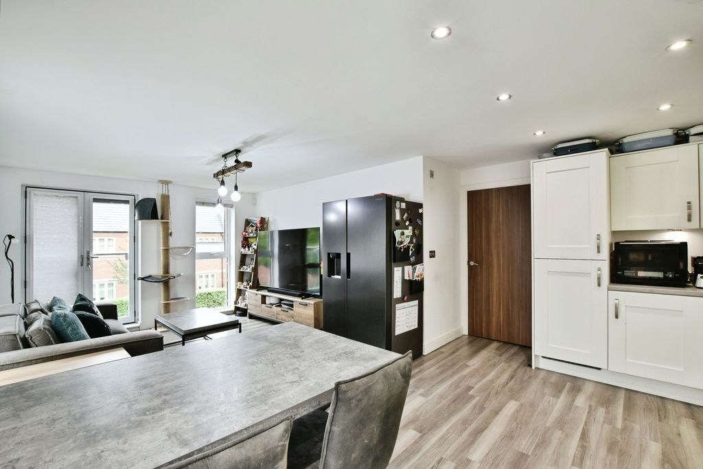 Additional image 7 of 2 bed flat for saleBaskerville Road, Altrincham, Greater Manchester WA14
