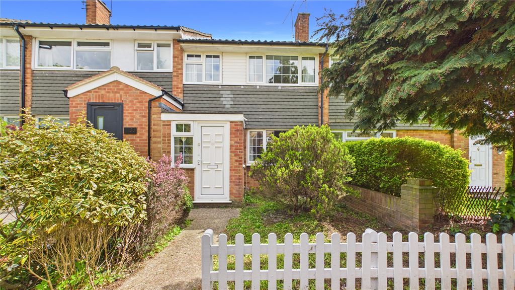 3 bed terraced house for saleBagshot, Surrey GU19