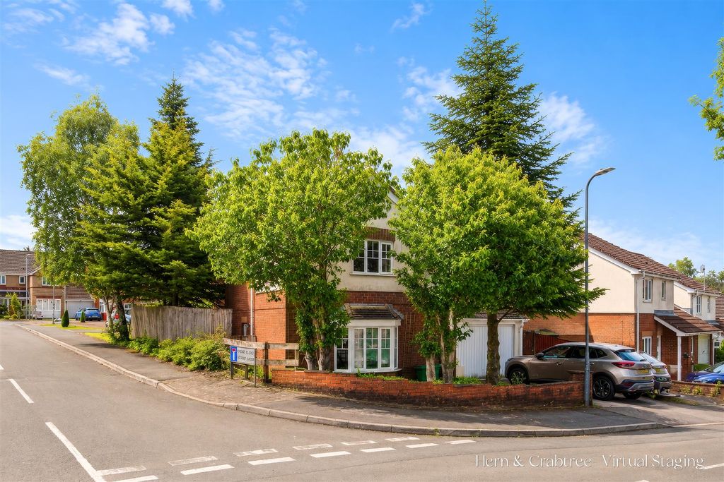 4 bed detached house for salePeppermint Drive, Pontprennau, Cardiff CF23