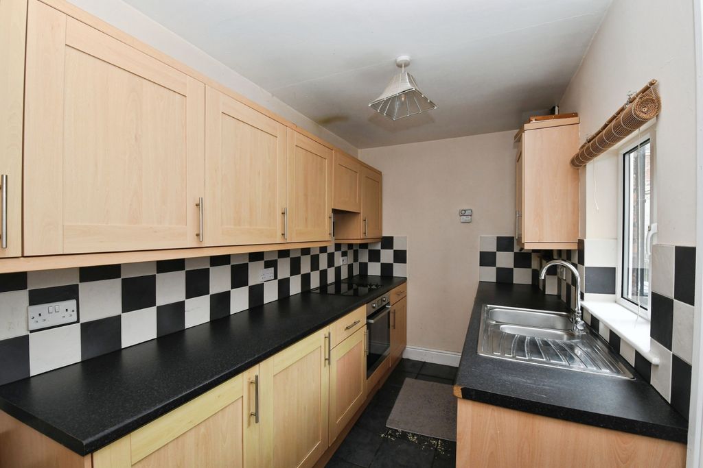 Additional image 10 of 2 bed terraced house for saleBaggholme Road, Lincoln LN2