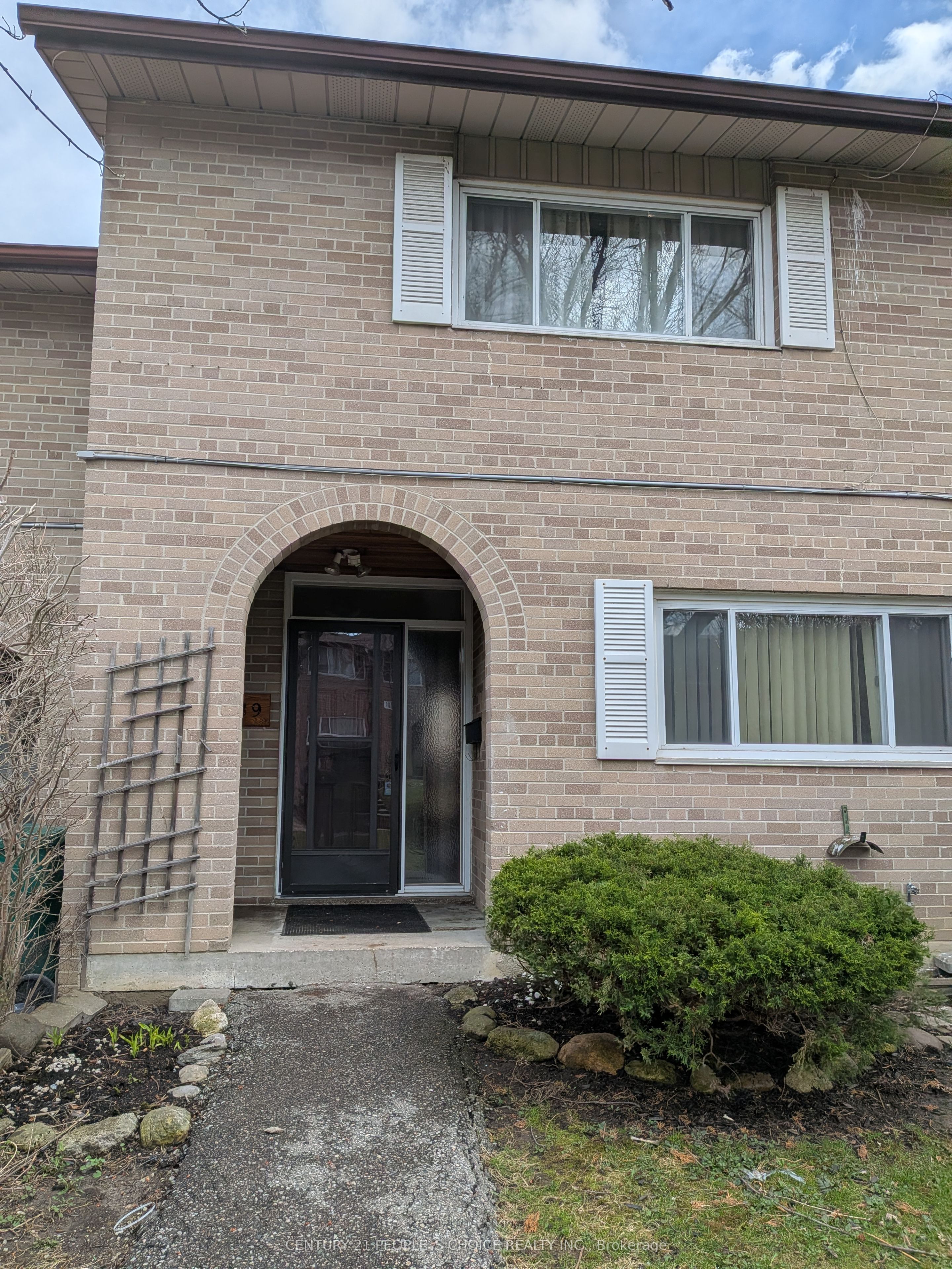 89-14 London Green Court E, Toronto, ON, M3N 1K2