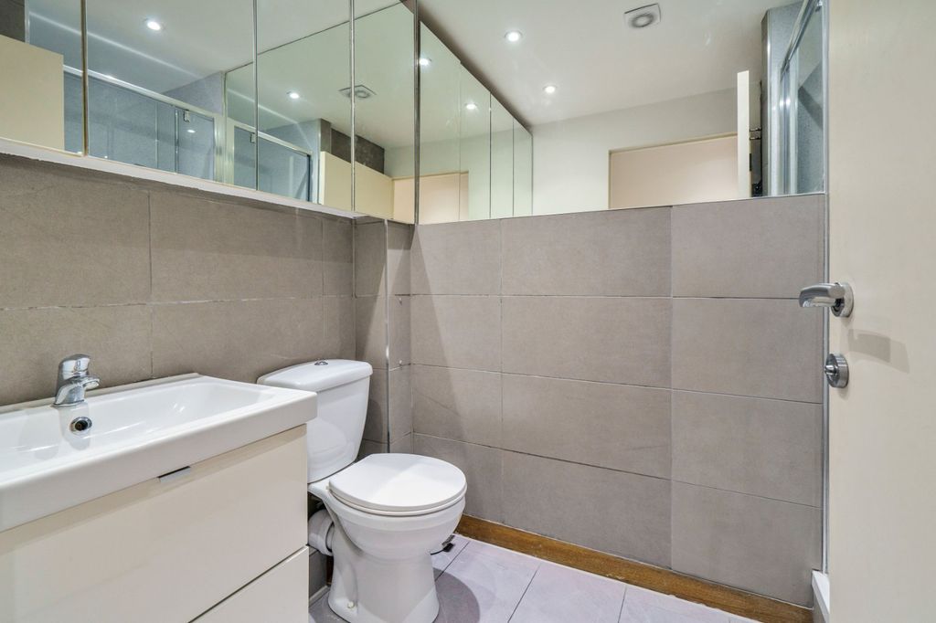 Additional image 10 of 1 bed flat for sale2/2 King's Stables Road, Edinburgh EH1