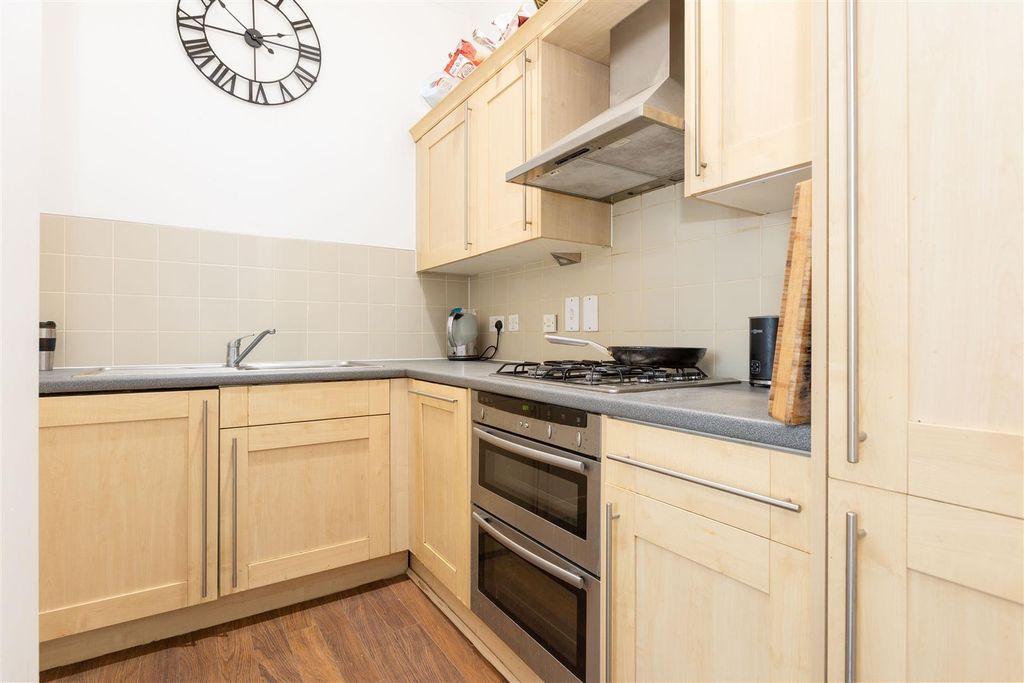 Additional image 4 of 2 bed flat for saleSouth Wing, Fairfield Hall, Kingsley Avenue, Fairfield SG5