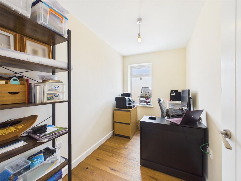Additional image 14 of 4 bed detached house for saleLangdon Avenue, Bedgrove, Aylesbury HP21
