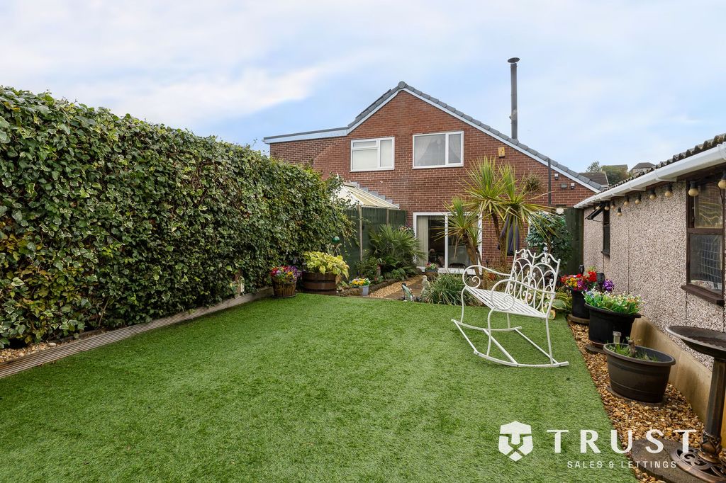 Additional image 21 of 3 bed semi-detached house for saleCarlinghow Lane, Batley WF17