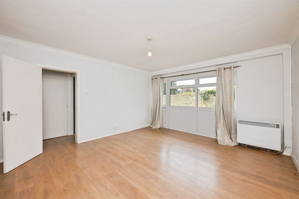 2 bed flat for saleHigh Road, Broxbourne EN10