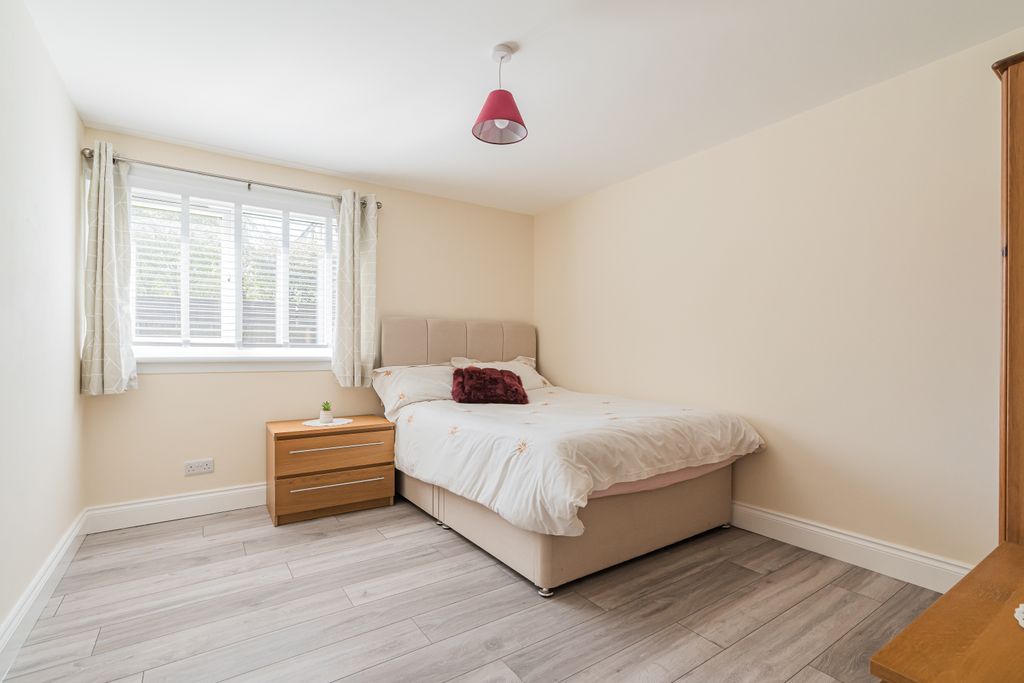 Additional image 4 of 2 bed flat for sale17/2 Calder Drive, Edinburgh EH11