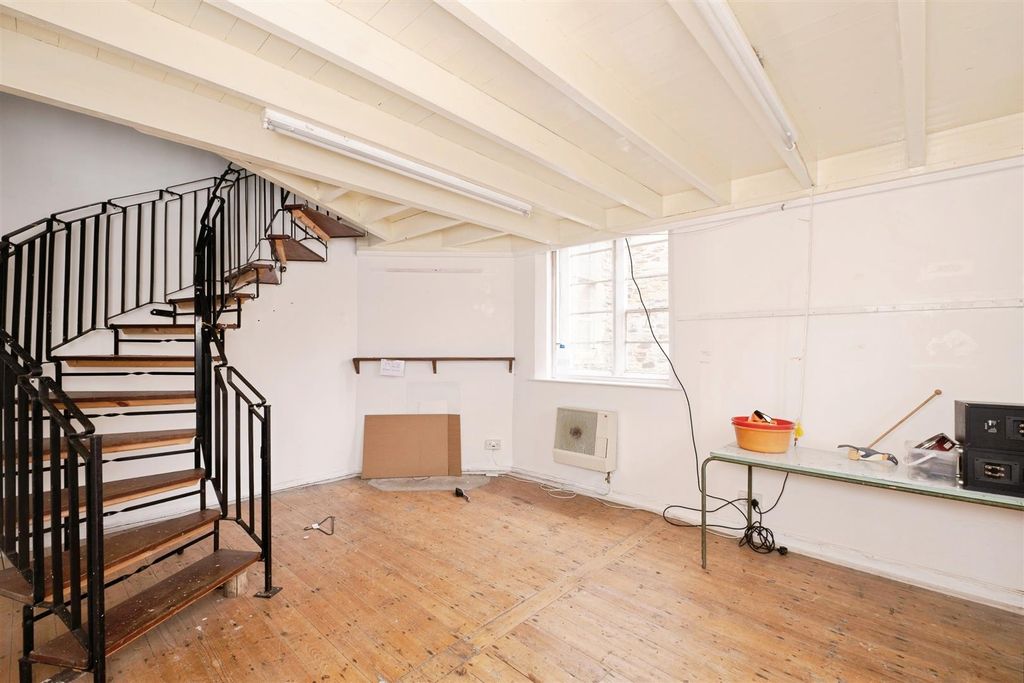 2 bed property for saleCrabtree Walk, Knighton LD7 photo 5
