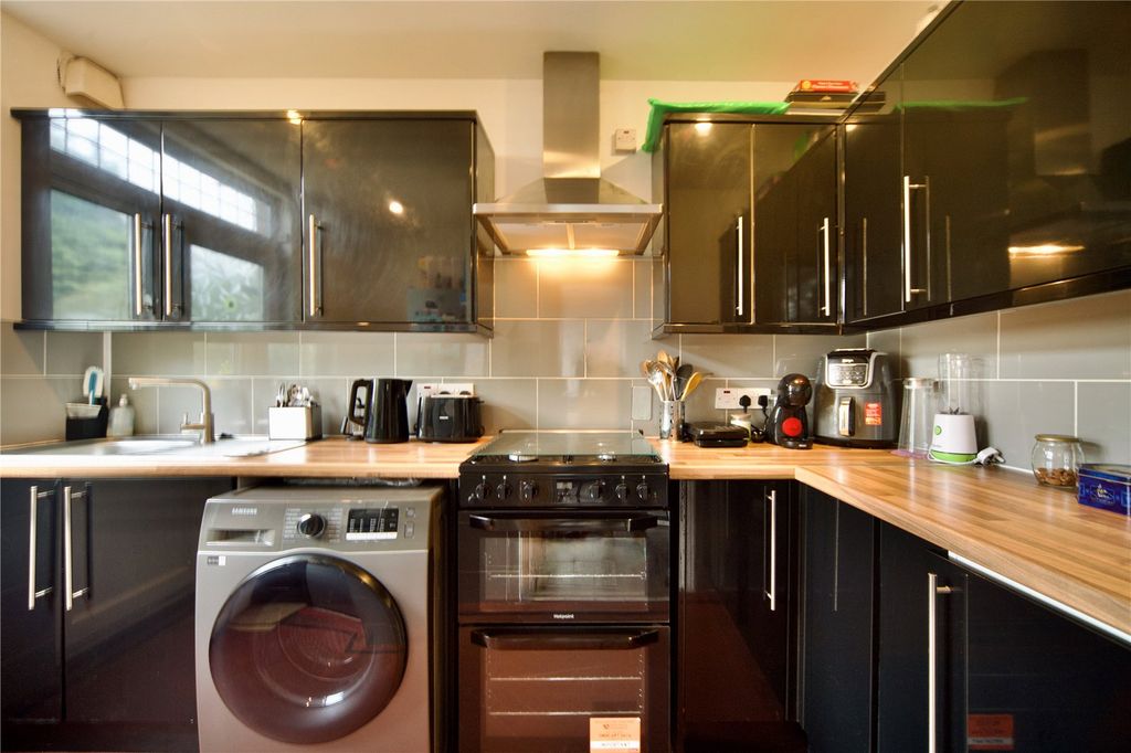 Additional image 6 of 2 bed flat for saleThe Drive, Barking IG11