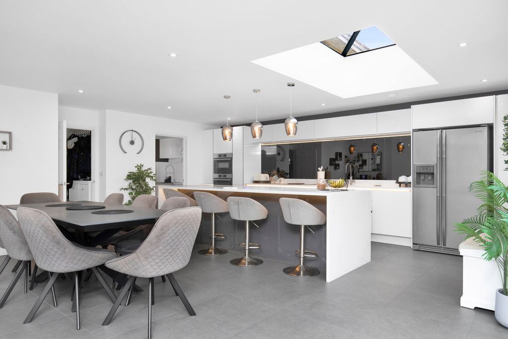 Additional image 6 of 5 bed detached house for saleConnaught Way, Alton GU34