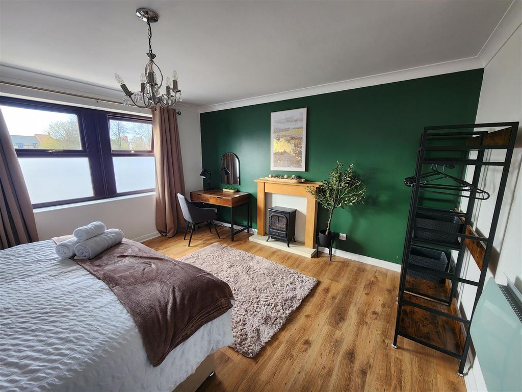 Additional image 7 of 2 bed flat for saleGrammar School Yard, Fish Street, Hull HU1