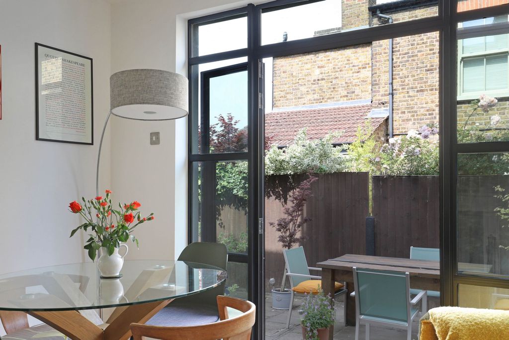 Additional image 15 of 4 bed semi-detached house for saleHills Road, Buckhurst Hill IG9
