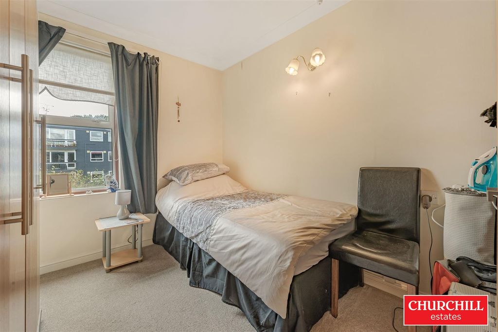 Additional image 14 of 2 bed flat for saleSt James Gate, Palmerston Road, Buckhurst Hill IG9