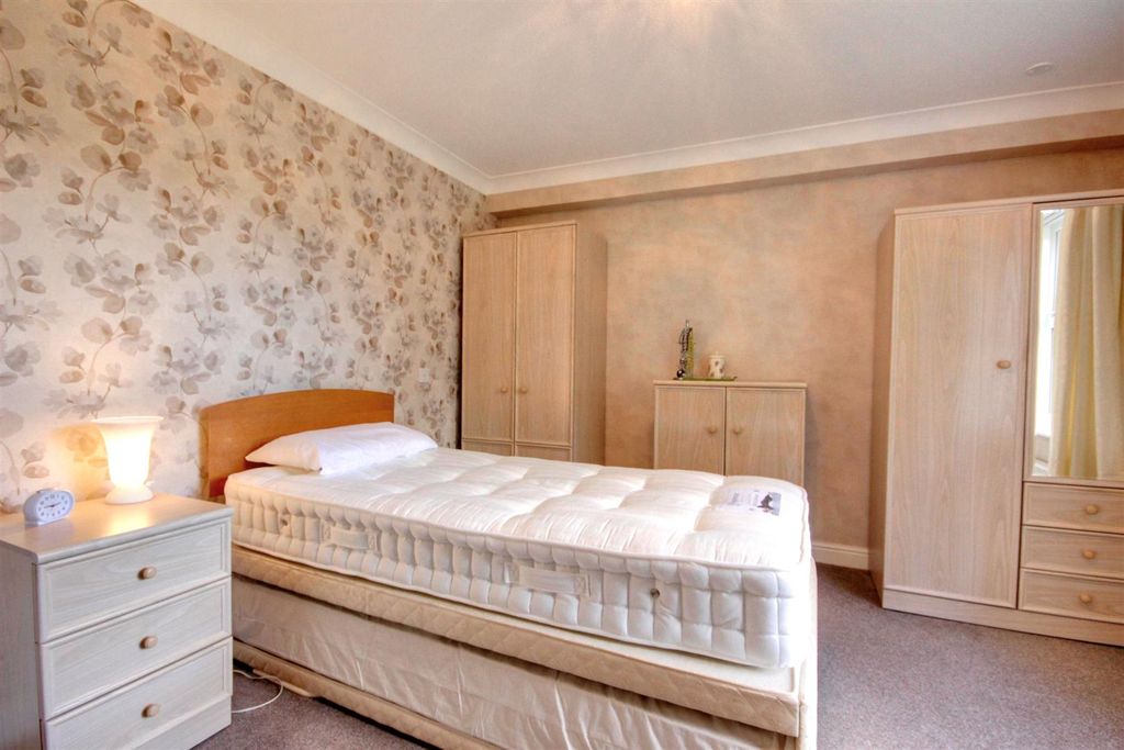 Additional image 8 of 2 bed flat for saleTudor Court, Beverley Road, Willerby, Hull HU10