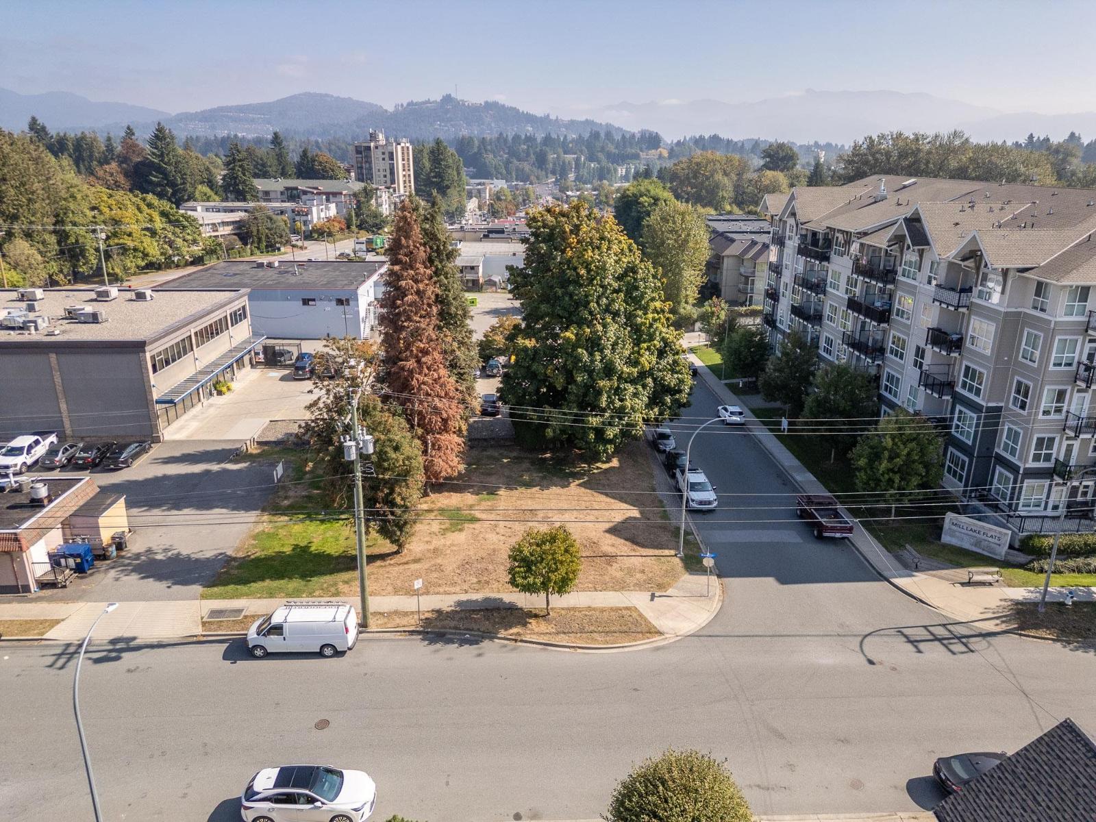 Additional image 2 of 2612 Bourquin Crescent East, Abbotsford, BC, V2S1Y7