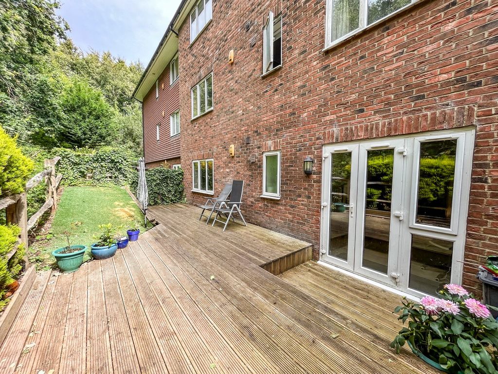2 bed flat for saleBeachy Head View, St Leonards-On-Sea TN38
