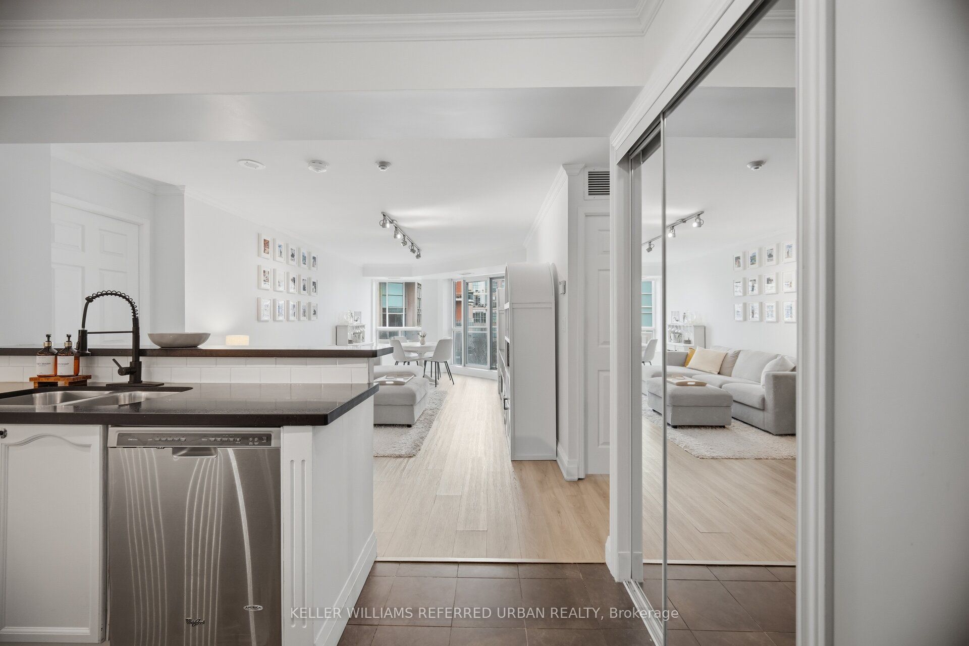 Additional image 2 of 707-190 Manitoba Street, Toronto, ON, M8Y 3Y8