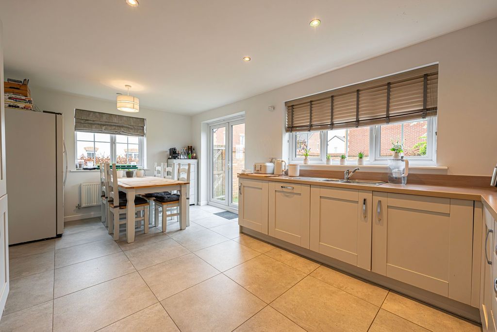 Additional image 7 of 3 bed detached house for saleSir Howel Crescent, Undy NP26