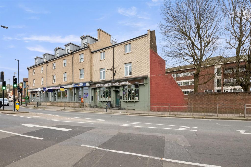 2 bed property for saleLondon Road, Brentford TW8