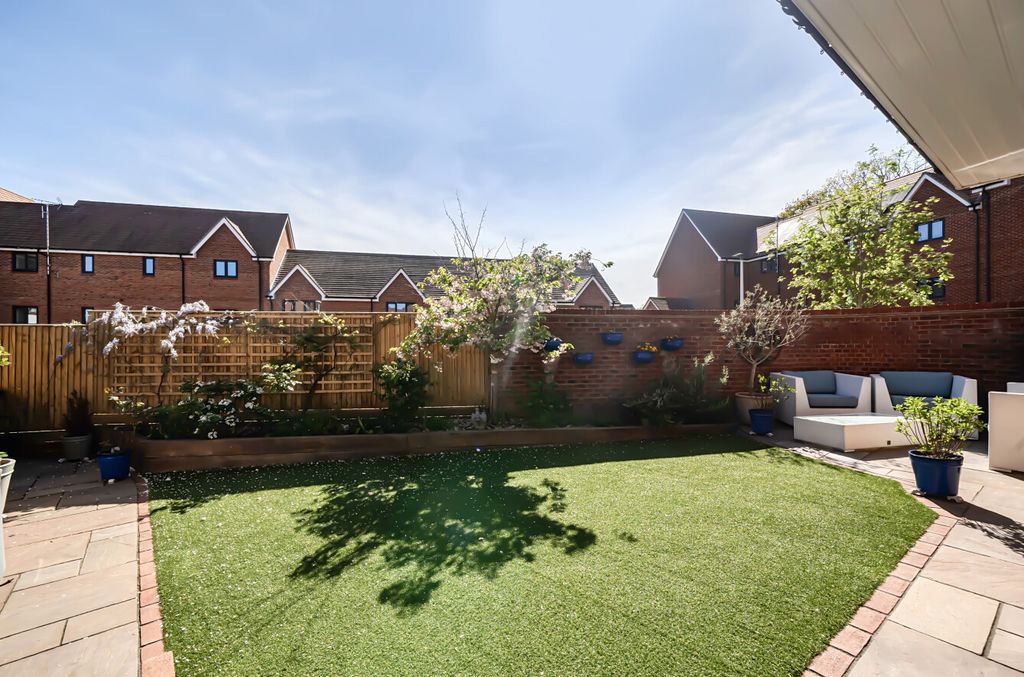 Additional image 13 of 3 bed detached house for saleQuiller Avenue, Arborfield Green, Reading, Berkshire RG2