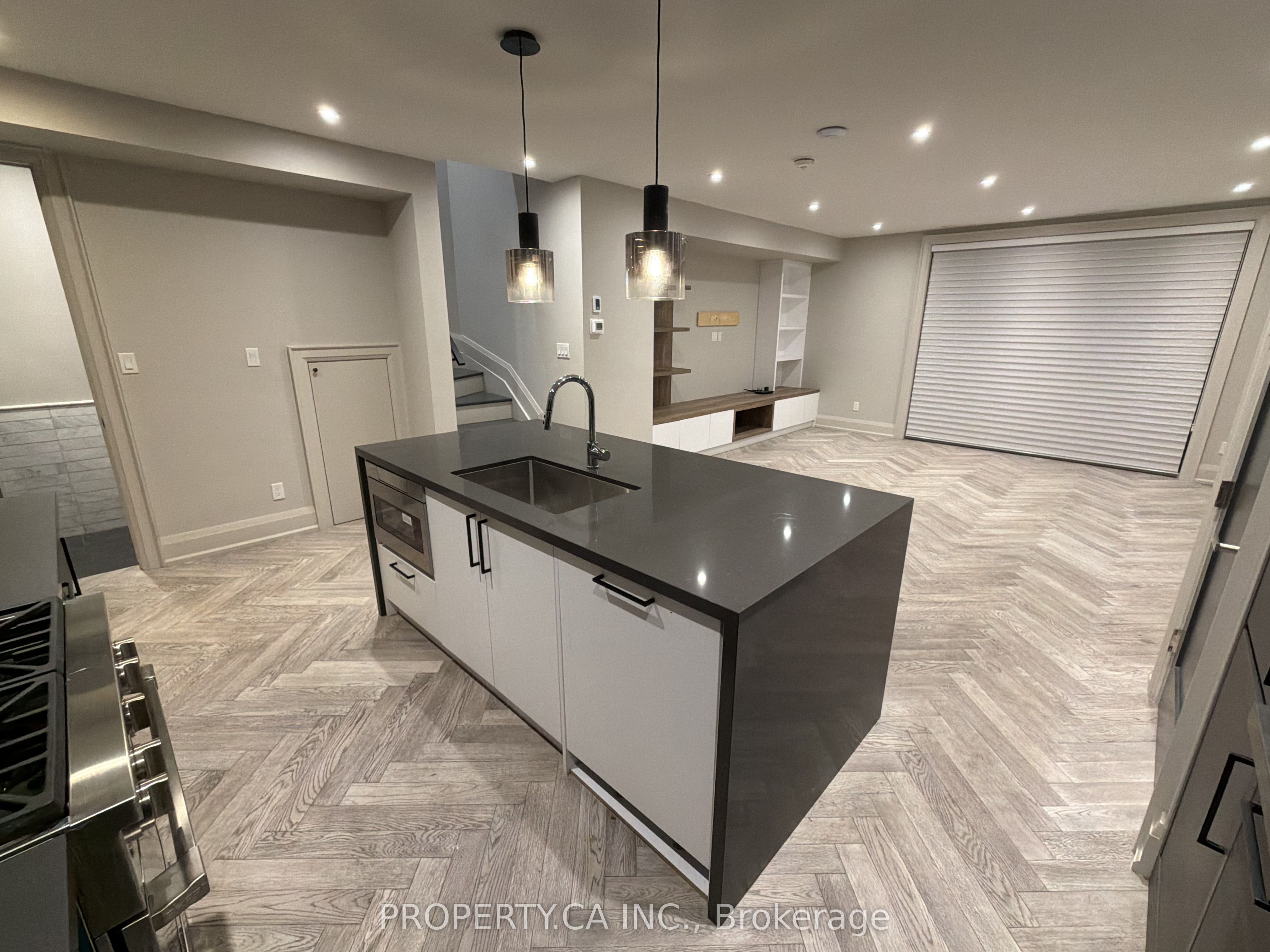 6-47 Madison Avenue, Toronto, ON, M5R 2S3