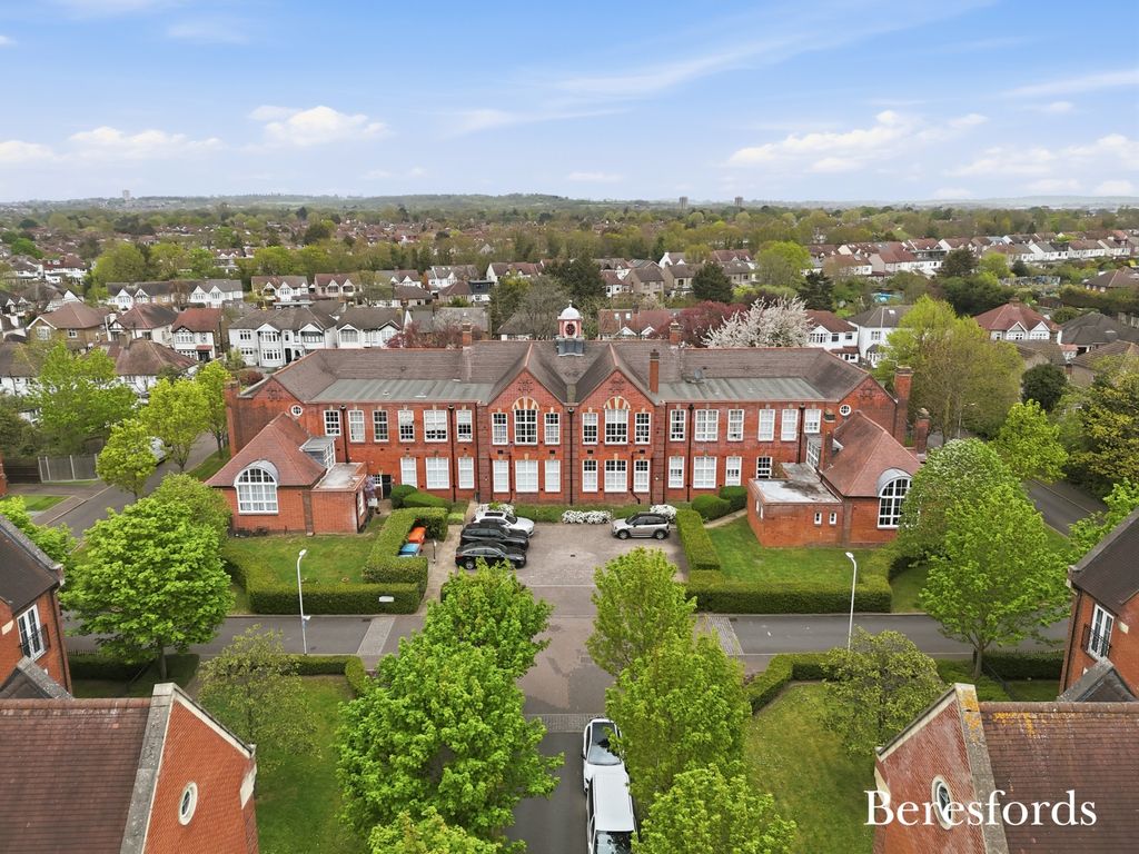 3 bed flat for saleAcademy Square, Gidea Park RM2