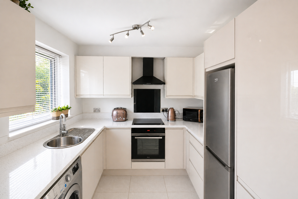 2 bed flat for saleClyfton Close, Broxbourne EN10 photo 3
