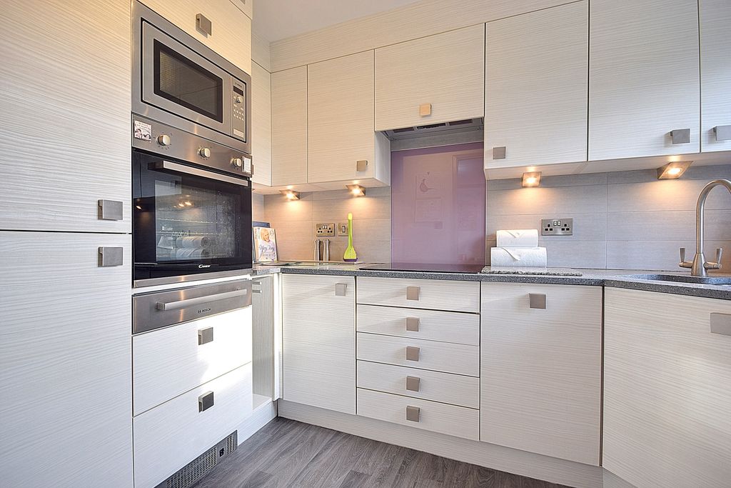 Additional image 8 of 1 bed flat for salePinewood, Elmwood Drive, Brighouse, West Yorkshire HD6